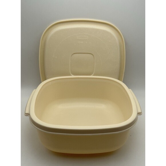 Vintage Rubbermaid 6 Cups Square Container 2247 with Almond Beige Lid USA Used - Picture 3 of 3
